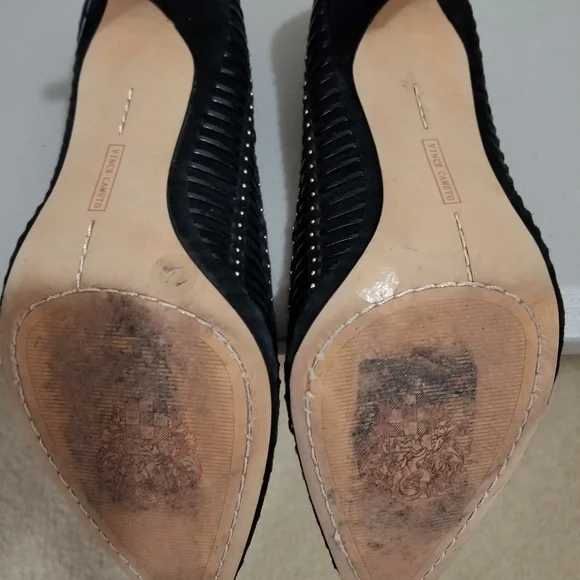 Vince Camuto  black pumps. - Picture 5 of 7